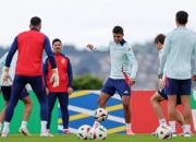 米兰体育官方网站-西班牙队小组出线，表现稳定