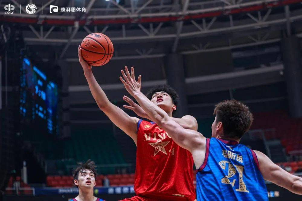 小将崭露头角，中国篮球联赛掀起新的热潮