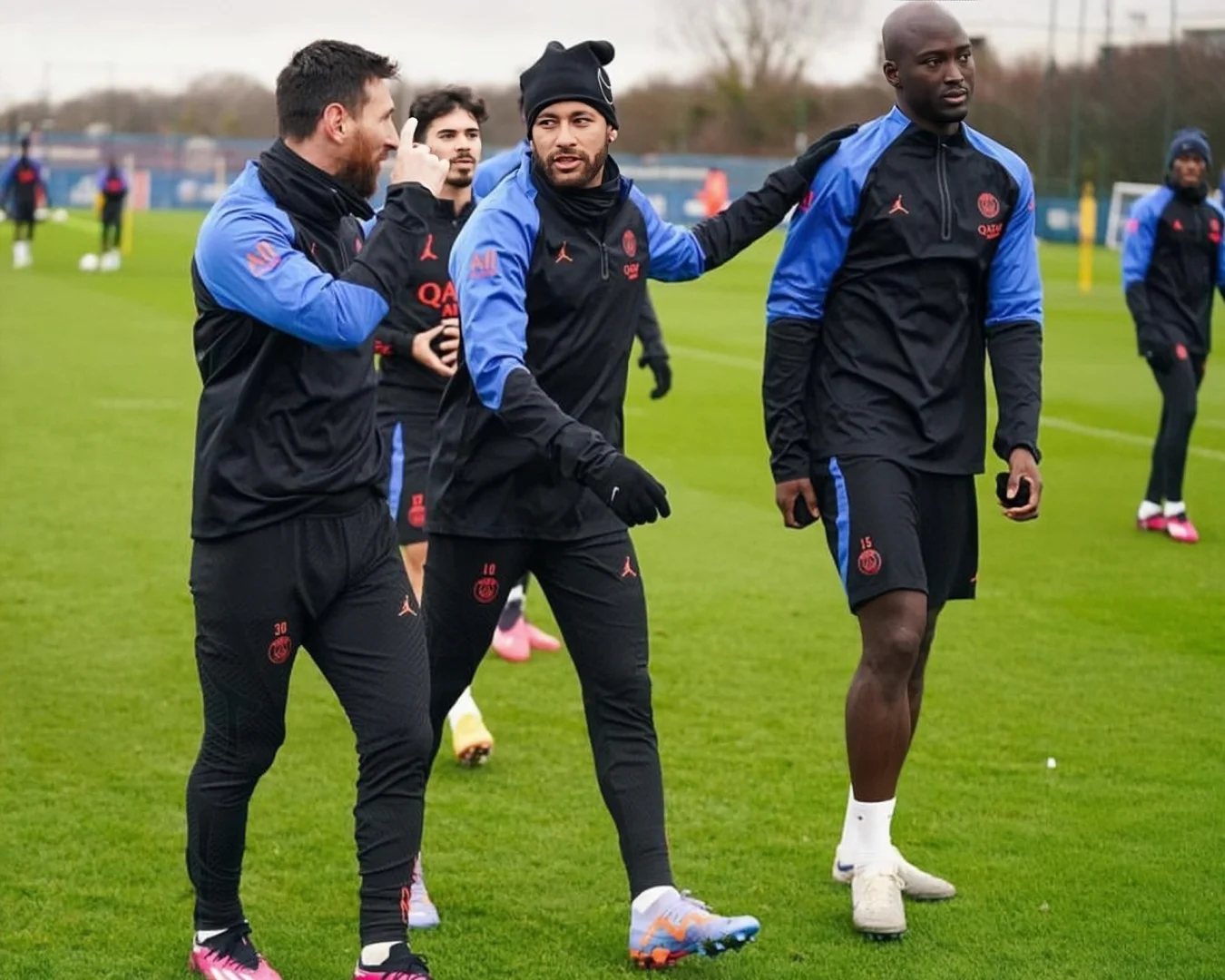 关于昂热队客场失利，排名持续下滑的信息