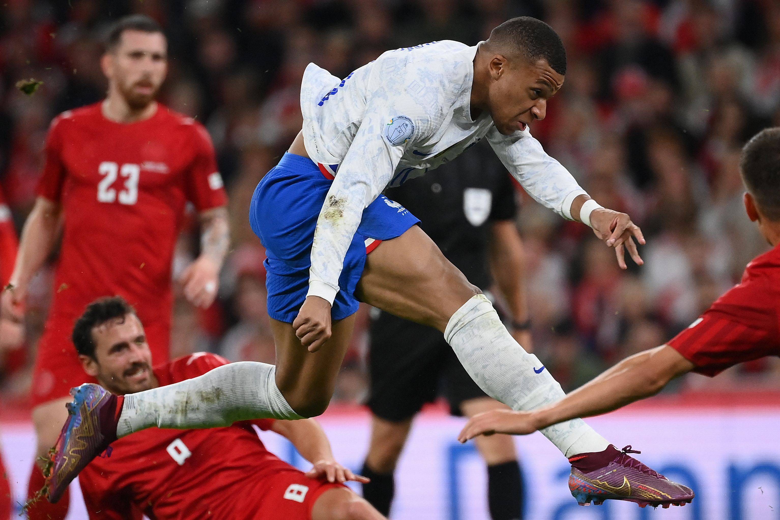 荷兰队不敌对手泪洒赛场错失奇迹