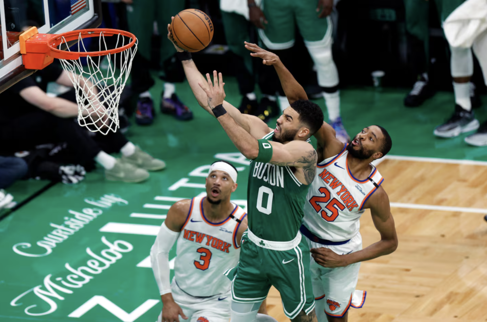 尼克斯再遭雷霆逆转，客场失利结束连胜