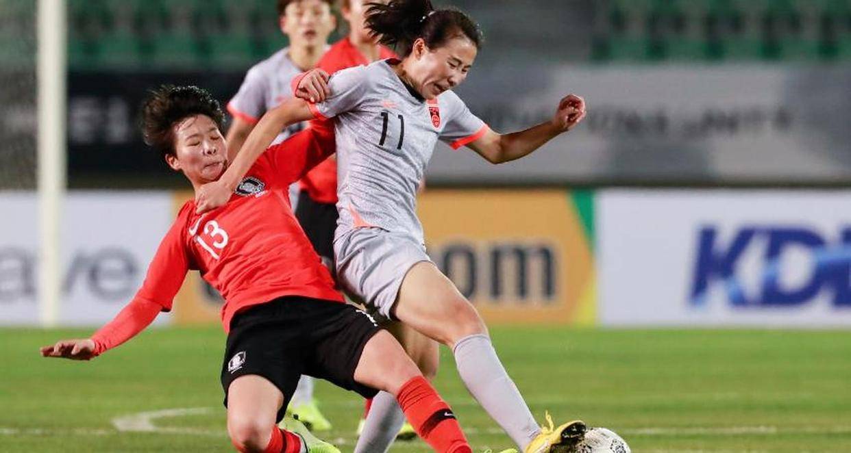 中国女足队员斗志昂扬，实现惊天逆转晋级四强