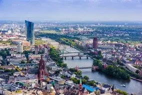 法兰克福主场坐失良机,连败压力不断加大 法兰克福主场坐失良机,连败压力不断加大