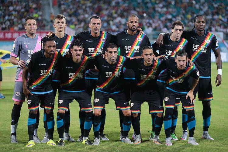 包含摩纳哥队员顶住压力，击败对手夺得胜利的词条