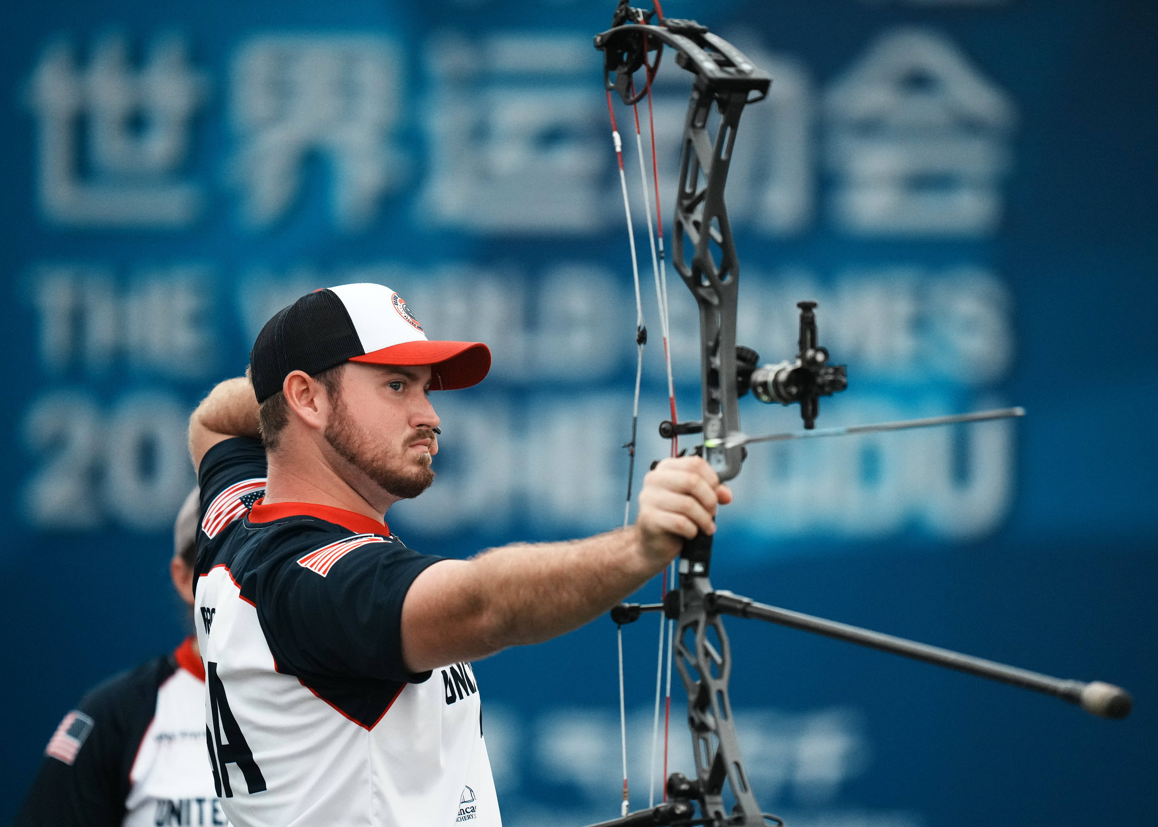 韩国运动员在射箭比赛中夺得桂冠