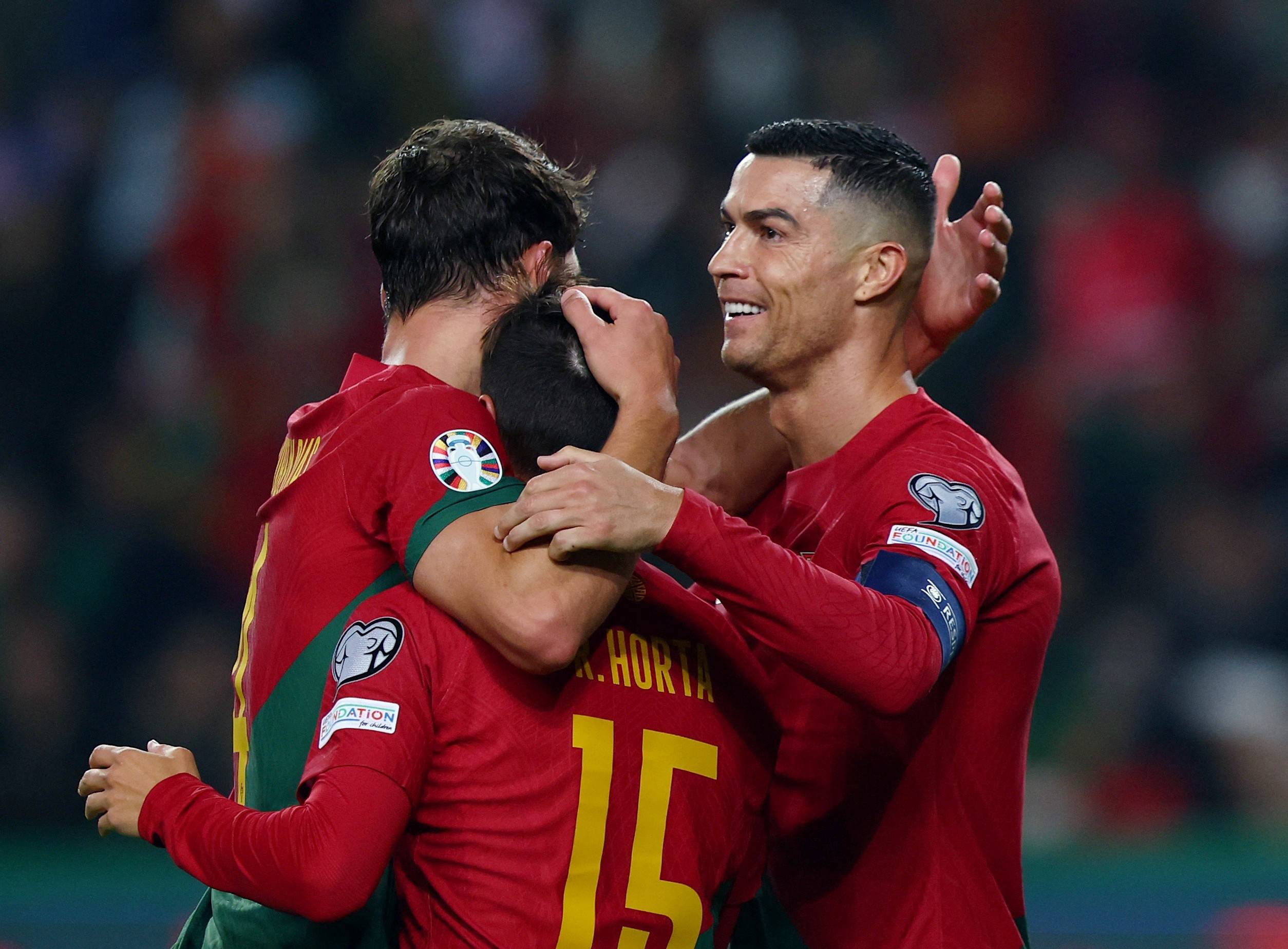 葡萄牙队实力展示，锁定晋级资格