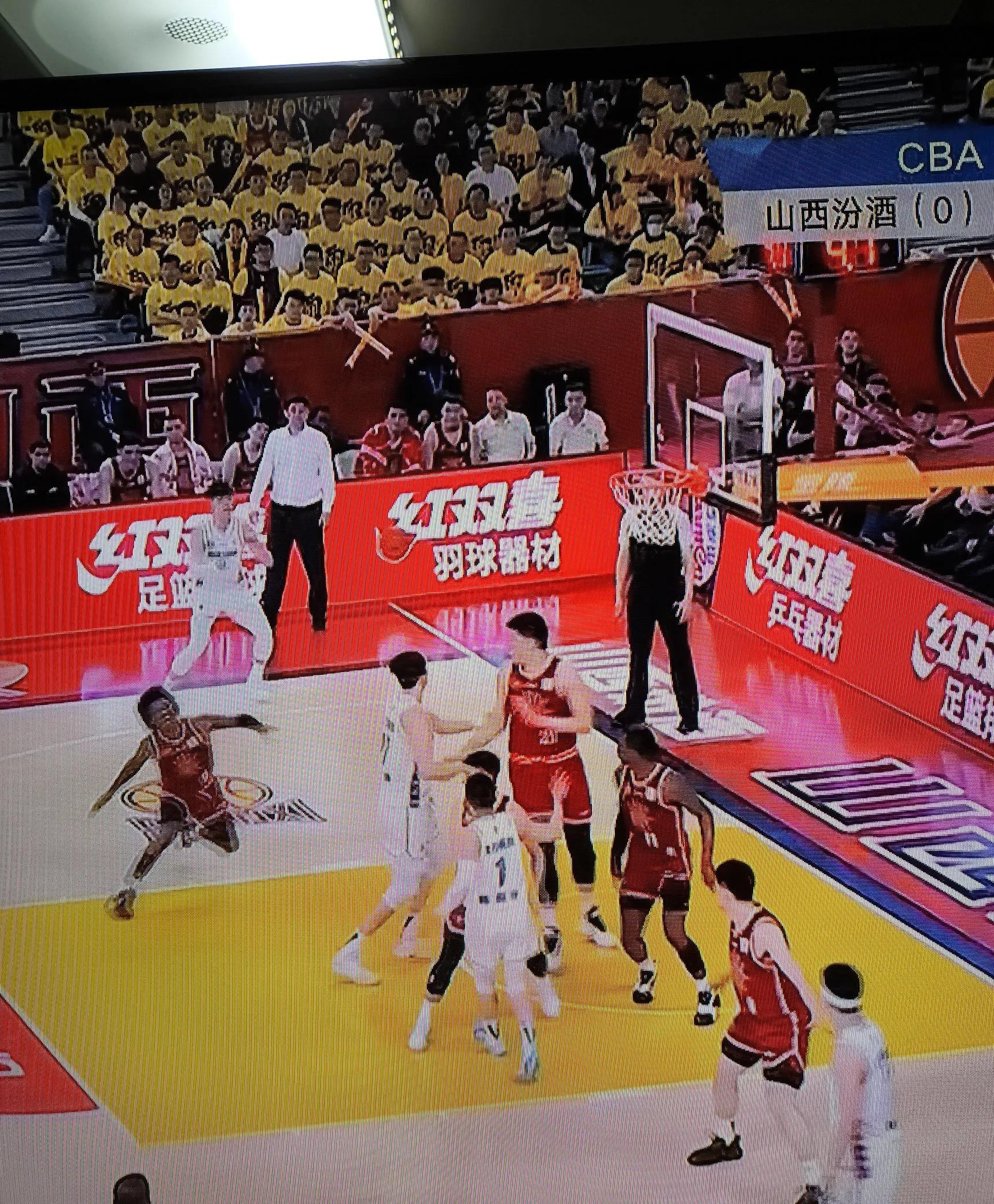 北京首钢迎战辽宁男篮，上演精彩对决