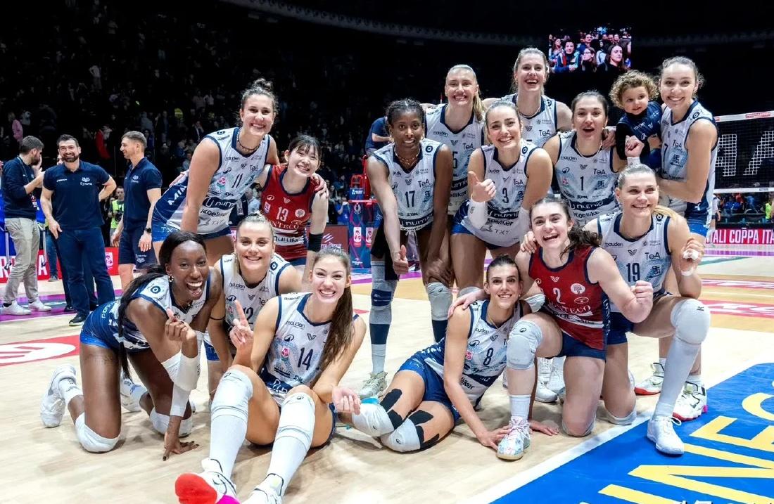 意大利女队实力碾压法国队