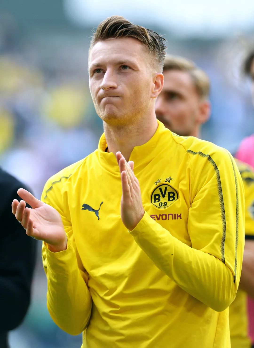 德国多特蒙德高居积分榜榜首，表现备受认可的简单介绍