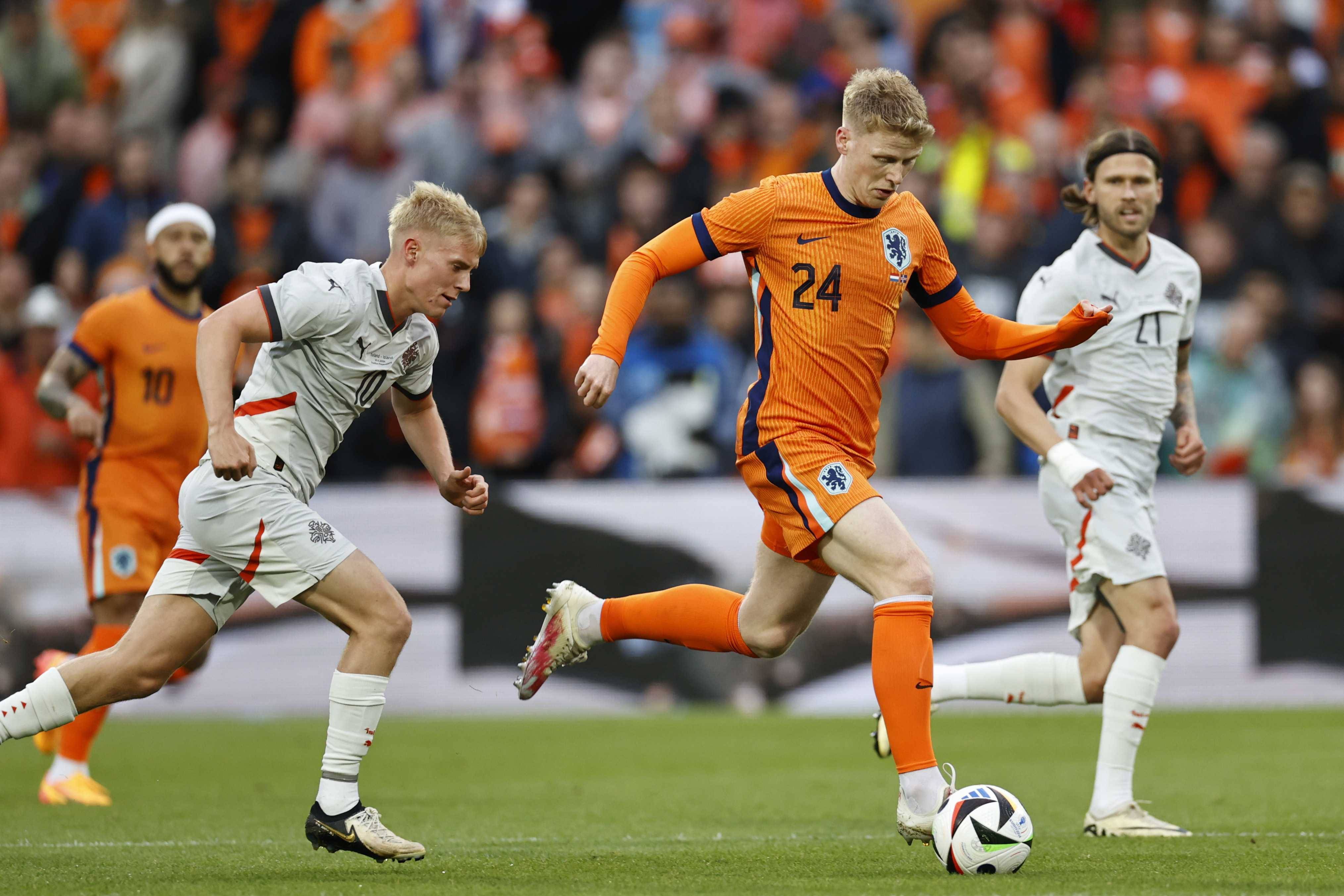 国外足球比赛中球队风采迷人