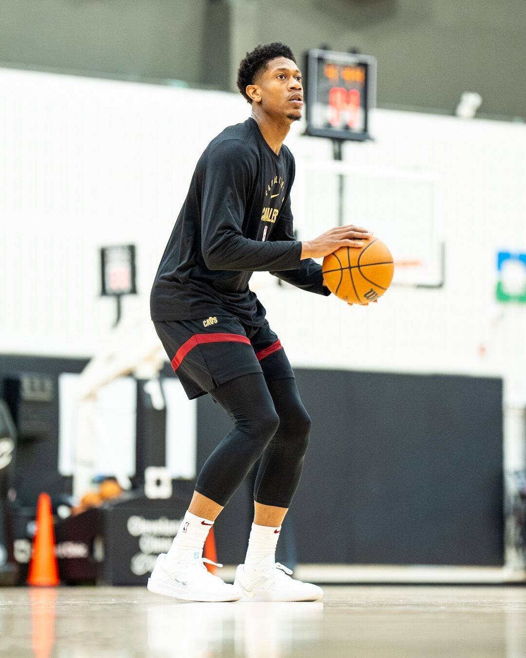 纽约尼克斯轻松胜下板凳球员包揽五累计