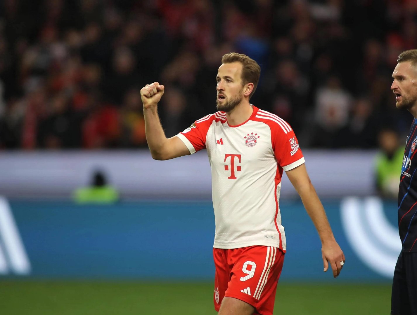 拜仁慕尼黑客场告捷，雄心勃勃