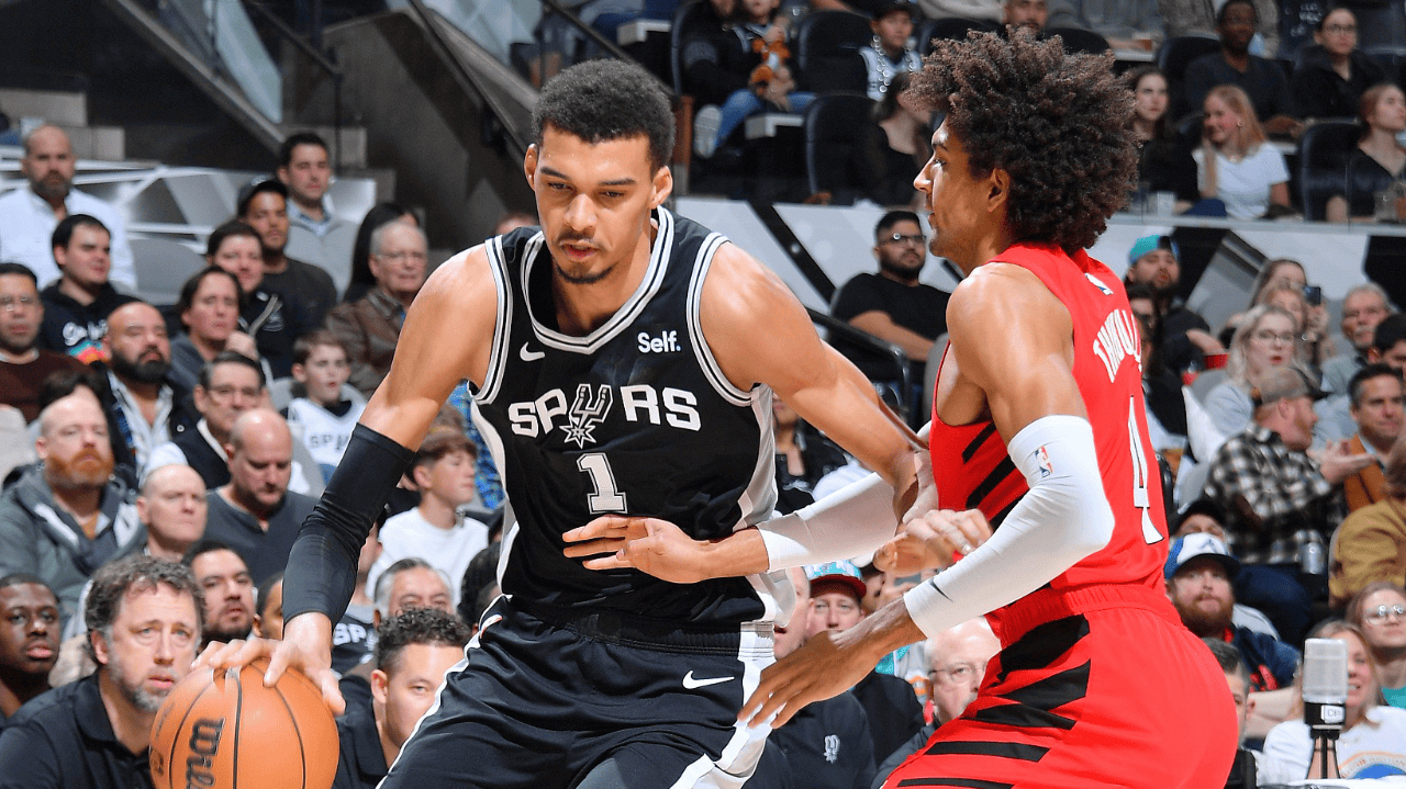 开拓者逆转马刺，拿下胜利