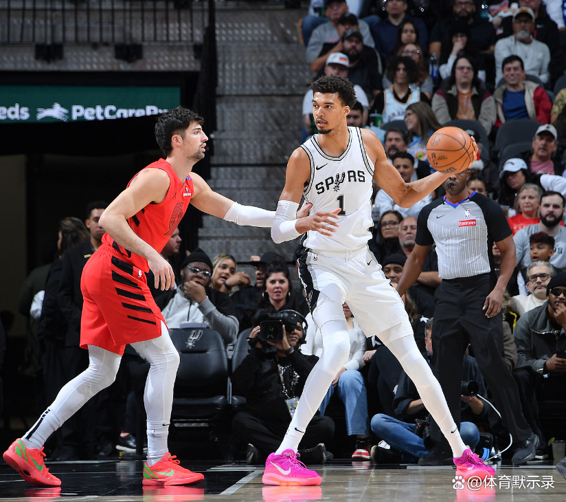 开拓者逆转马刺，拿下胜利