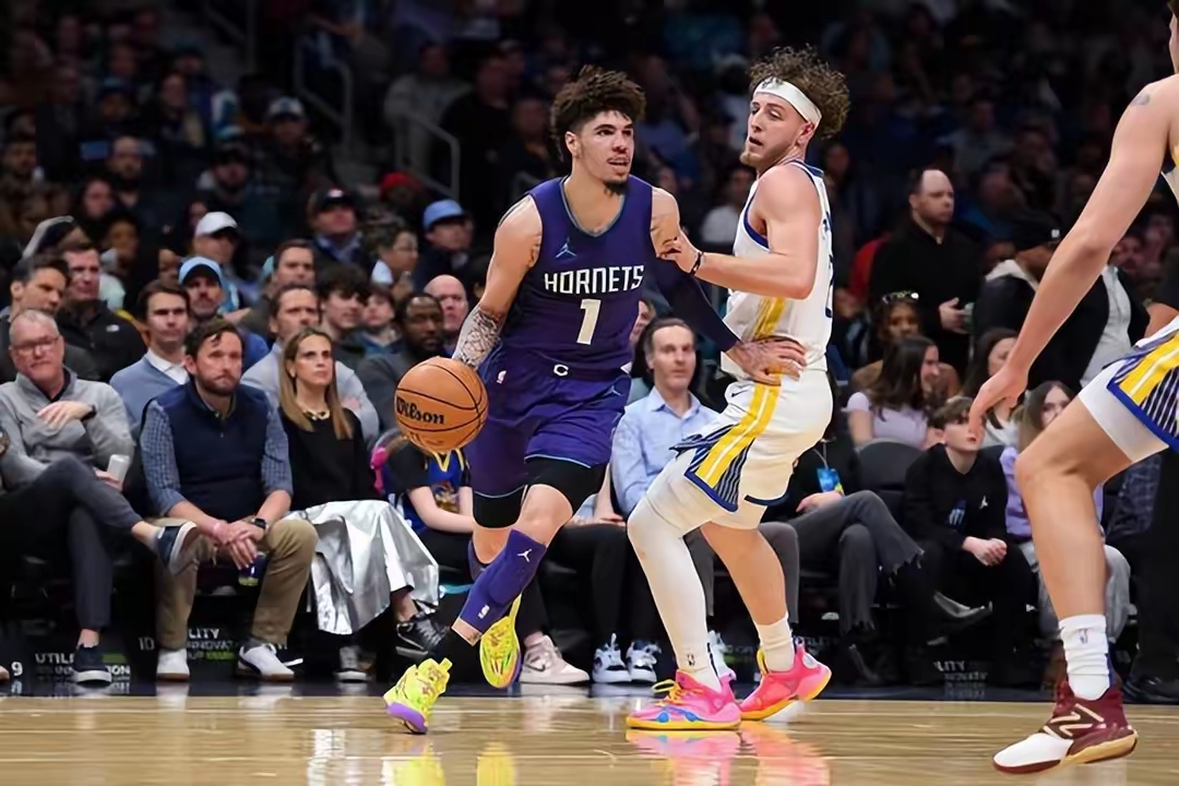 黄蜂击败老鹰保持不败