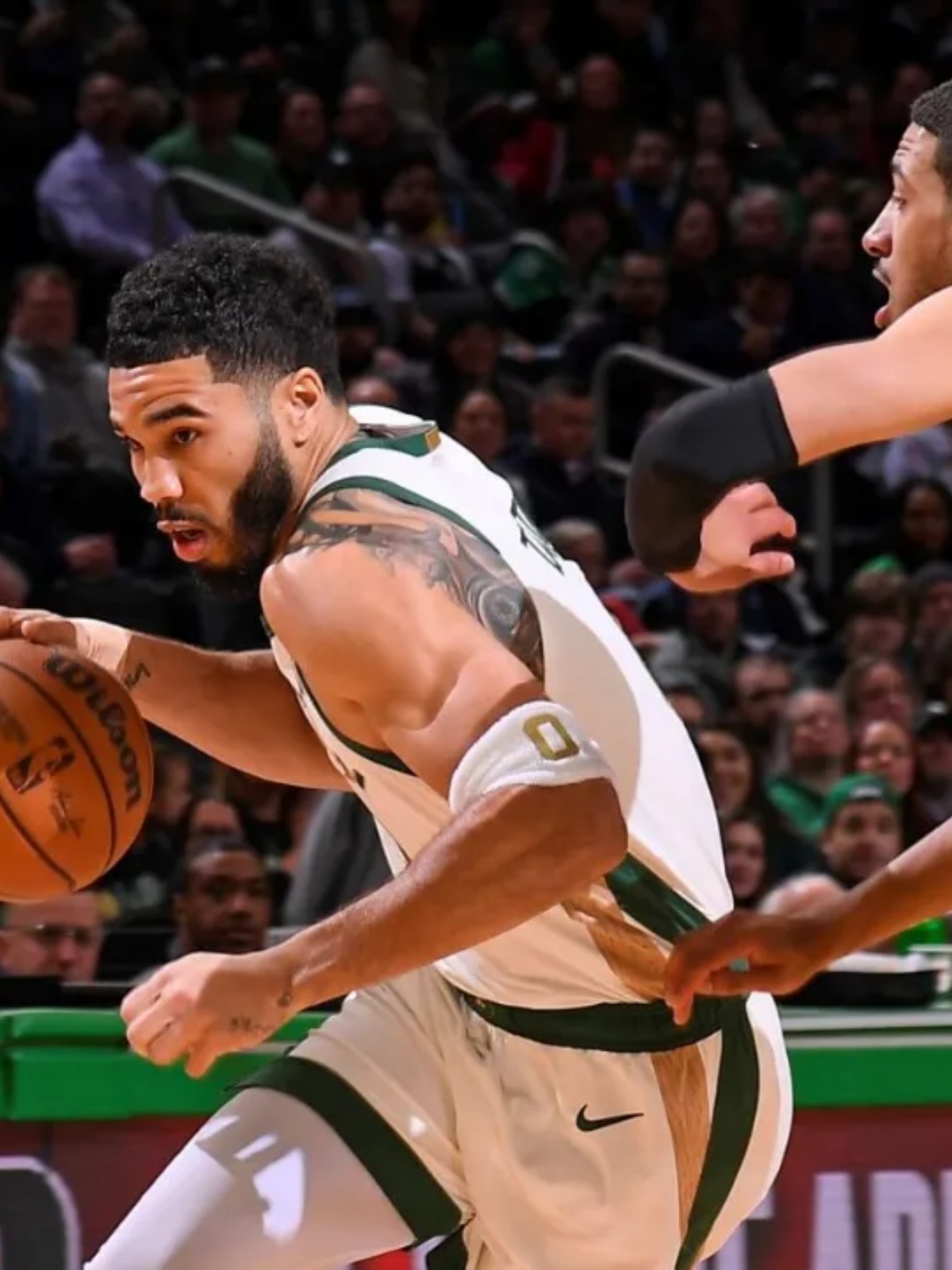 湖人击败步行者，霍勒迪27分