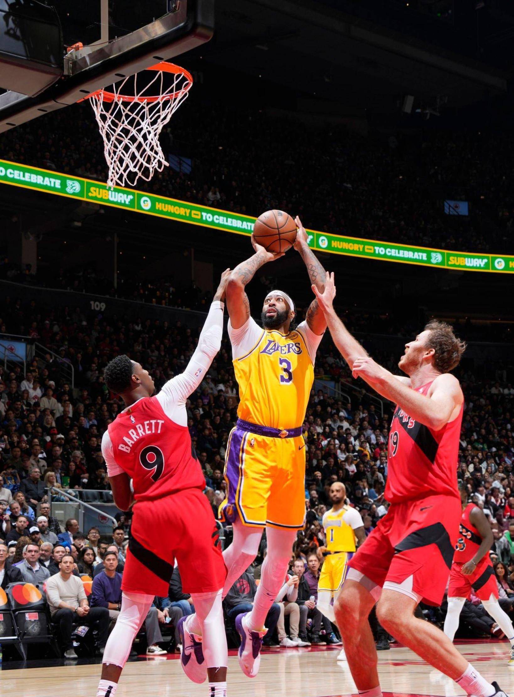 NBA比赛近期新闻：小牛战胜湖人，主场取胜