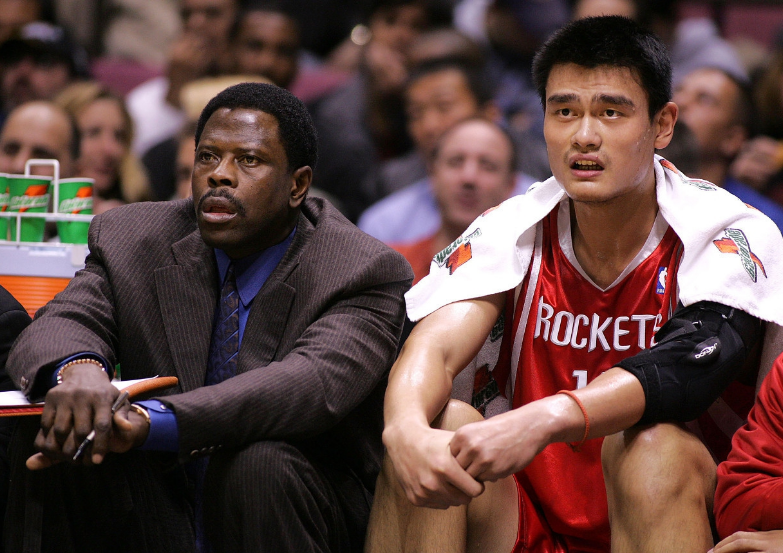 辛巴签约火箭，助力主队夺取胜利