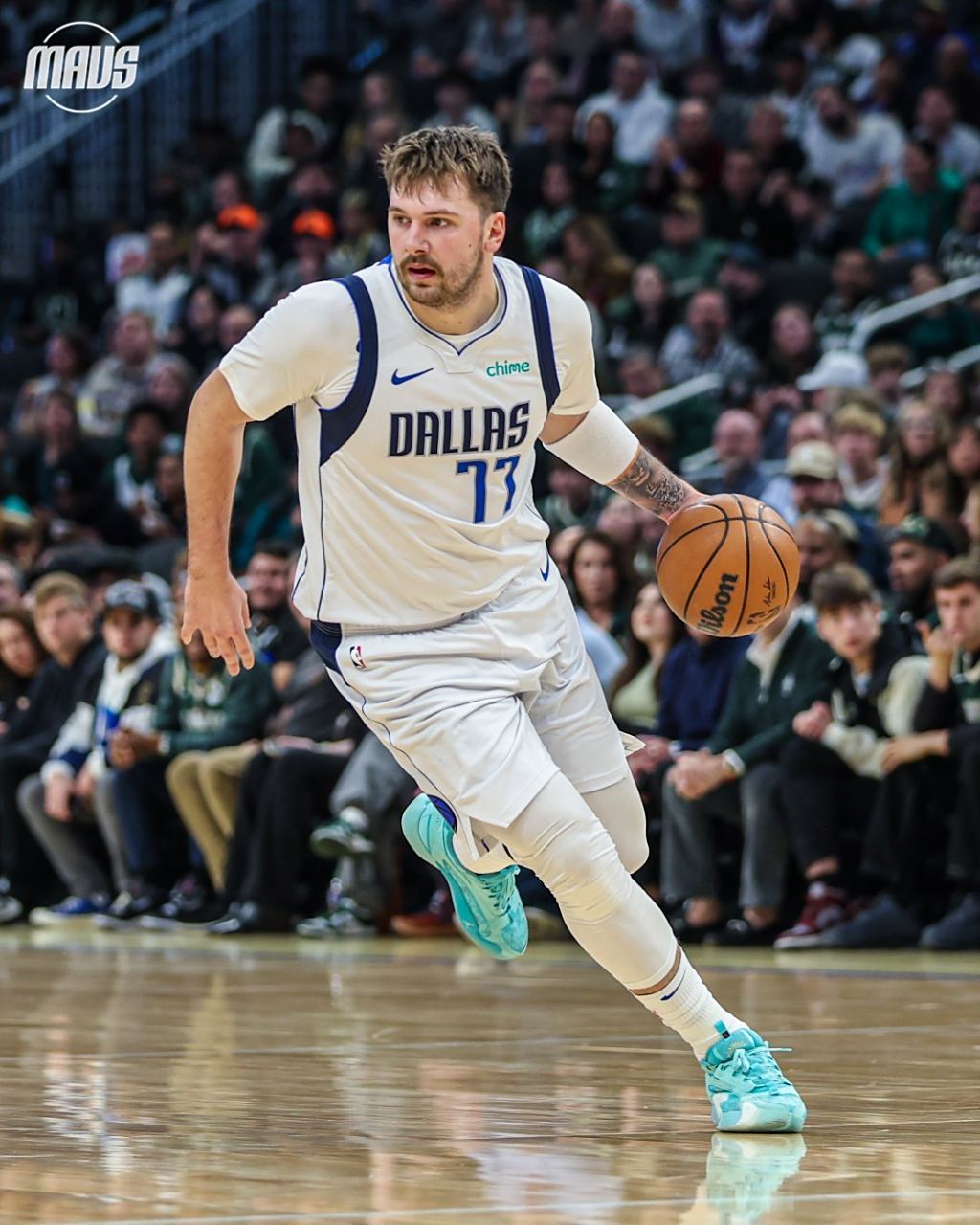 雄鹿大胜独行侠，保持不败